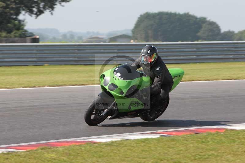 Motorcycle action photographs;Trackday digital images;event digital images;eventdigitalimages;no limits trackday;peter wileman photography;snetterton;snetterton circuit norfolk;snetterton photographs;trackday;trackday photos