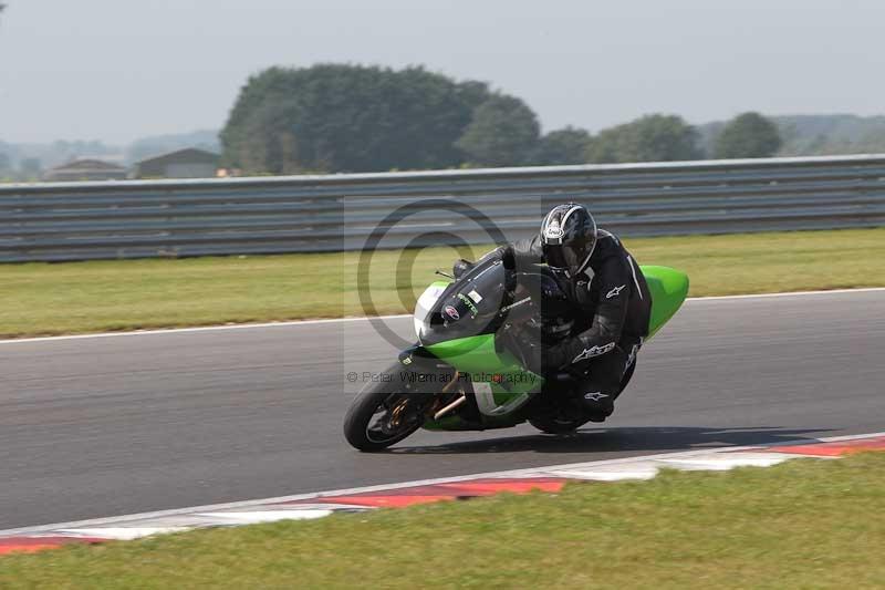 Motorcycle action photographs;Trackday digital images;event digital images;eventdigitalimages;no limits trackday;peter wileman photography;snetterton;snetterton circuit norfolk;snetterton photographs;trackday;trackday photos
