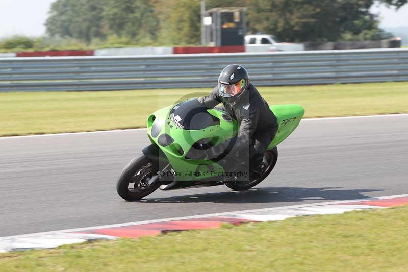 Motorcycle action photographs;Trackday digital images;event digital images;eventdigitalimages;no limits trackday;peter wileman photography;snetterton;snetterton circuit norfolk;snetterton photographs;trackday;trackday photos