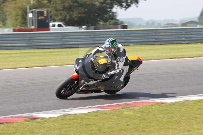 Motorcycle action photographs;Trackday digital images;event digital images;eventdigitalimages;no limits trackday;peter wileman photography;snetterton;snetterton circuit norfolk;snetterton photographs;trackday;trackday photos