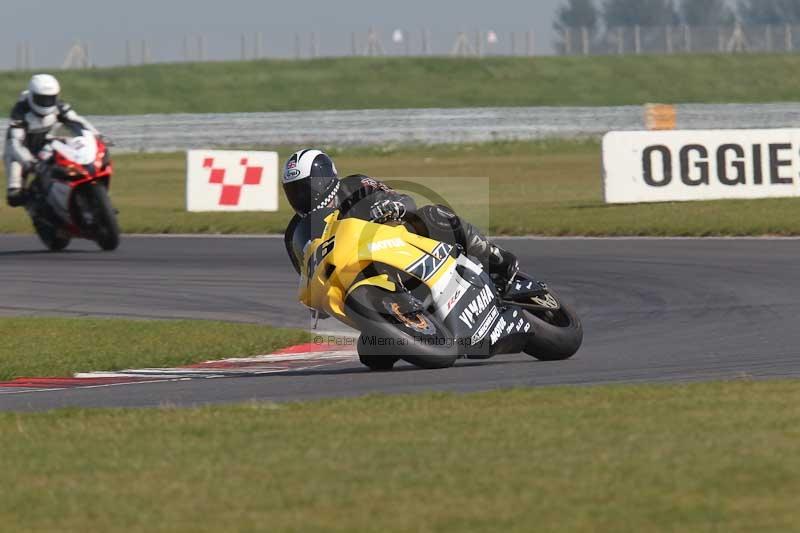 Motorcycle action photographs;Trackday digital images;event digital images;eventdigitalimages;no limits trackday;peter wileman photography;snetterton;snetterton circuit norfolk;snetterton photographs;trackday;trackday photos