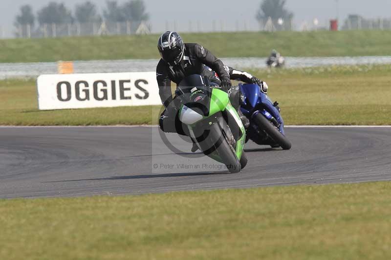 Motorcycle action photographs;Trackday digital images;event digital images;eventdigitalimages;no limits trackday;peter wileman photography;snetterton;snetterton circuit norfolk;snetterton photographs;trackday;trackday photos