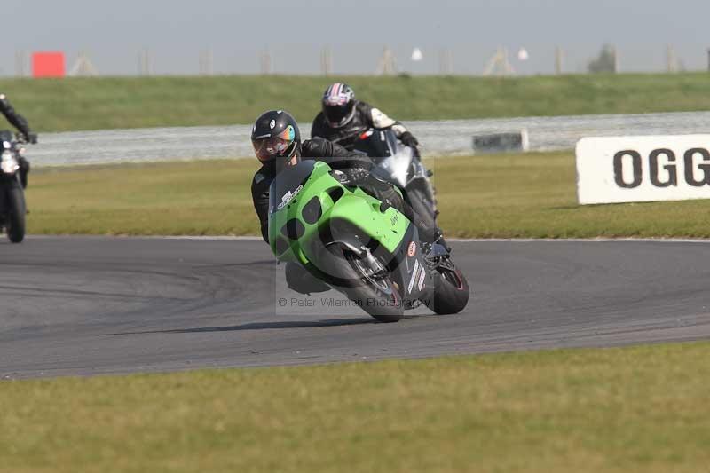Motorcycle action photographs;Trackday digital images;event digital images;eventdigitalimages;no limits trackday;peter wileman photography;snetterton;snetterton circuit norfolk;snetterton photographs;trackday;trackday photos