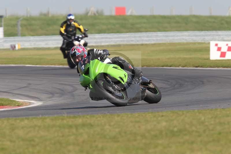 Motorcycle action photographs;Trackday digital images;event digital images;eventdigitalimages;no limits trackday;peter wileman photography;snetterton;snetterton circuit norfolk;snetterton photographs;trackday;trackday photos