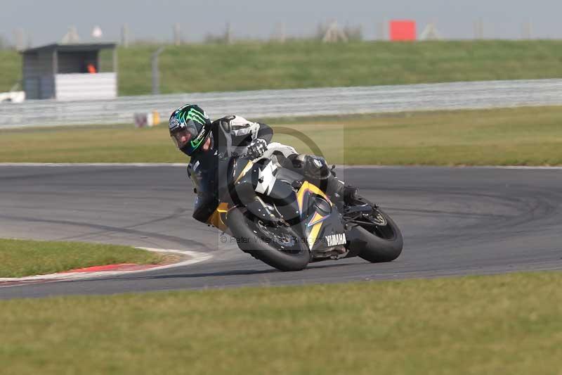 Motorcycle action photographs;Trackday digital images;event digital images;eventdigitalimages;no limits trackday;peter wileman photography;snetterton;snetterton circuit norfolk;snetterton photographs;trackday;trackday photos