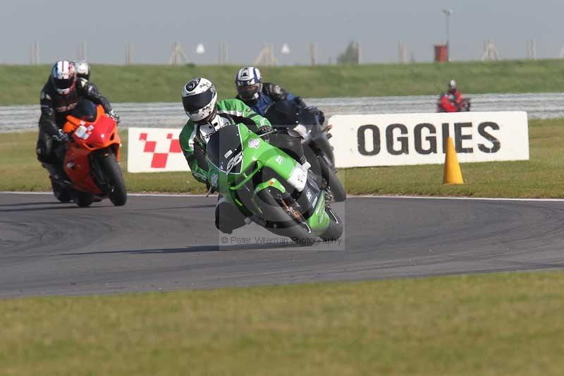 Motorcycle action photographs;Trackday digital images;event digital images;eventdigitalimages;no limits trackday;peter wileman photography;snetterton;snetterton circuit norfolk;snetterton photographs;trackday;trackday photos