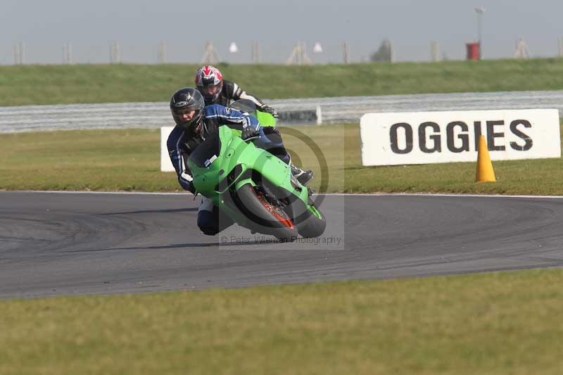 Motorcycle action photographs;Trackday digital images;event digital images;eventdigitalimages;no limits trackday;peter wileman photography;snetterton;snetterton circuit norfolk;snetterton photographs;trackday;trackday photos