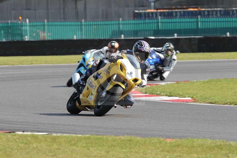Motorcycle action photographs;Trackday digital images;event digital images;eventdigitalimages;no limits trackday;peter wileman photography;snetterton;snetterton circuit norfolk;snetterton photographs;trackday;trackday photos