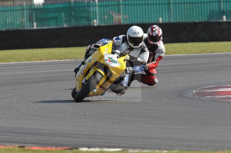 Motorcycle action photographs;Trackday digital images;event digital images;eventdigitalimages;no limits trackday;peter wileman photography;snetterton;snetterton circuit norfolk;snetterton photographs;trackday;trackday photos