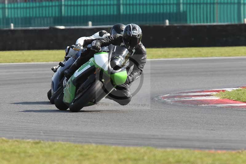 Motorcycle action photographs;Trackday digital images;event digital images;eventdigitalimages;no limits trackday;peter wileman photography;snetterton;snetterton circuit norfolk;snetterton photographs;trackday;trackday photos