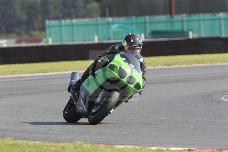 Motorcycle action photographs;Trackday digital images;event digital images;eventdigitalimages;no limits trackday;peter wileman photography;snetterton;snetterton circuit norfolk;snetterton photographs;trackday;trackday photos