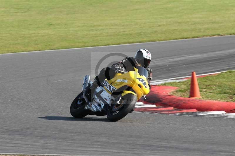 Motorcycle action photographs;Trackday digital images;event digital images;eventdigitalimages;no limits trackday;peter wileman photography;snetterton;snetterton circuit norfolk;snetterton photographs;trackday;trackday photos