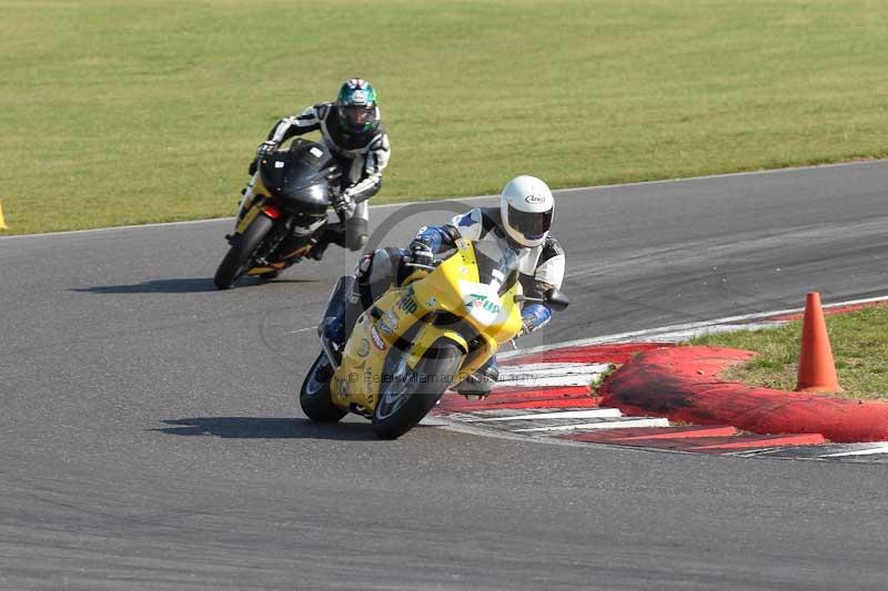 Motorcycle action photographs;Trackday digital images;event digital images;eventdigitalimages;no limits trackday;peter wileman photography;snetterton;snetterton circuit norfolk;snetterton photographs;trackday;trackday photos