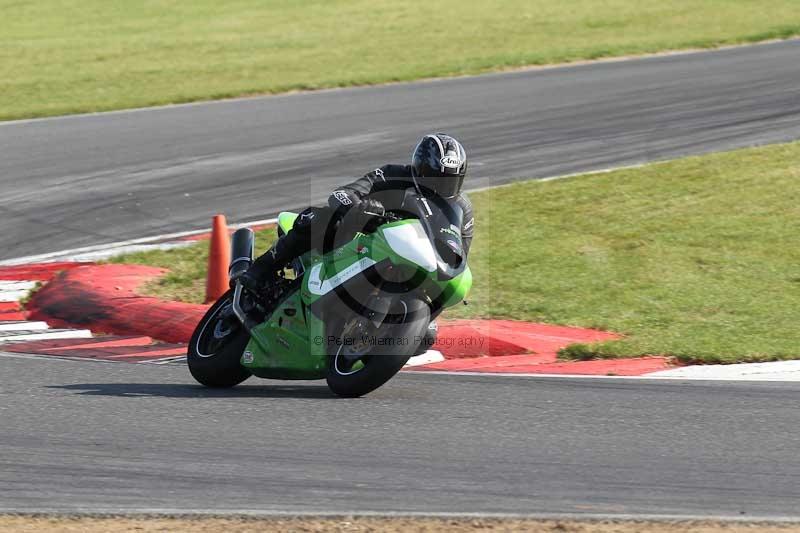 Motorcycle action photographs;Trackday digital images;event digital images;eventdigitalimages;no limits trackday;peter wileman photography;snetterton;snetterton circuit norfolk;snetterton photographs;trackday;trackday photos
