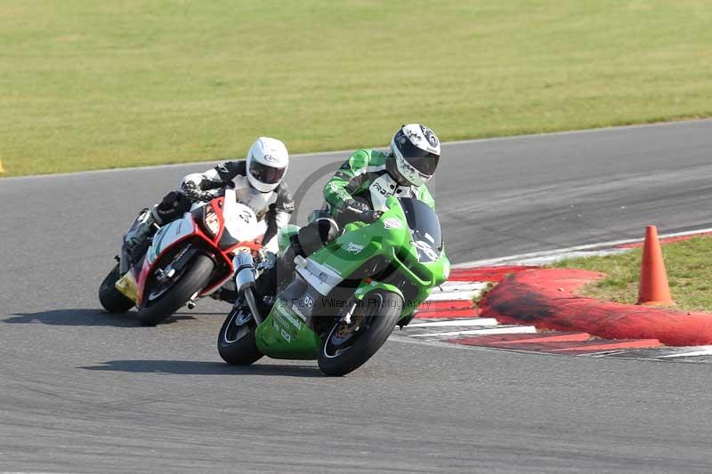 Motorcycle action photographs;Trackday digital images;event digital images;eventdigitalimages;no limits trackday;peter wileman photography;snetterton;snetterton circuit norfolk;snetterton photographs;trackday;trackday photos