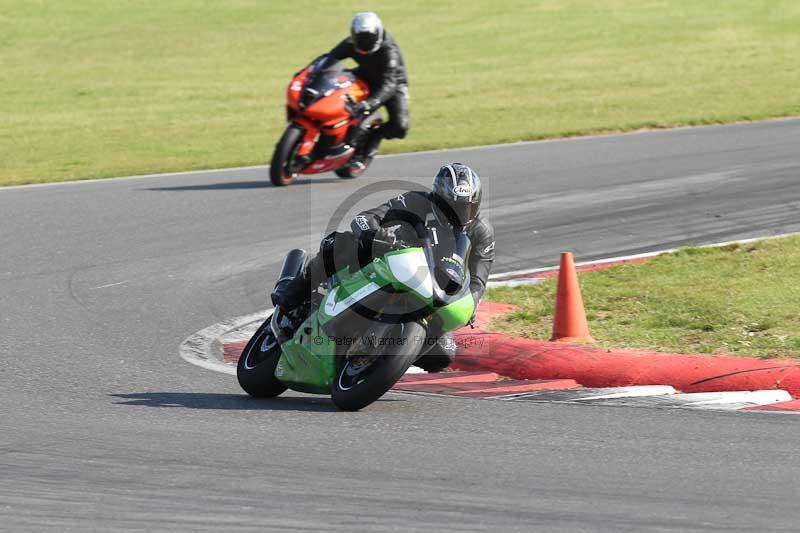 Motorcycle action photographs;Trackday digital images;event digital images;eventdigitalimages;no limits trackday;peter wileman photography;snetterton;snetterton circuit norfolk;snetterton photographs;trackday;trackday photos
