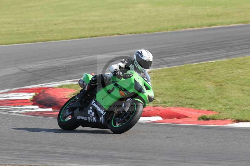 Motorcycle action photographs;Trackday digital images;event digital images;eventdigitalimages;no limits trackday;peter wileman photography;snetterton;snetterton circuit norfolk;snetterton photographs;trackday;trackday photos