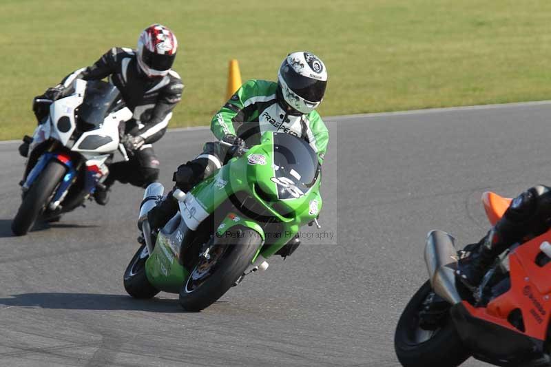 Motorcycle action photographs;Trackday digital images;event digital images;eventdigitalimages;no limits trackday;peter wileman photography;snetterton;snetterton circuit norfolk;snetterton photographs;trackday;trackday photos