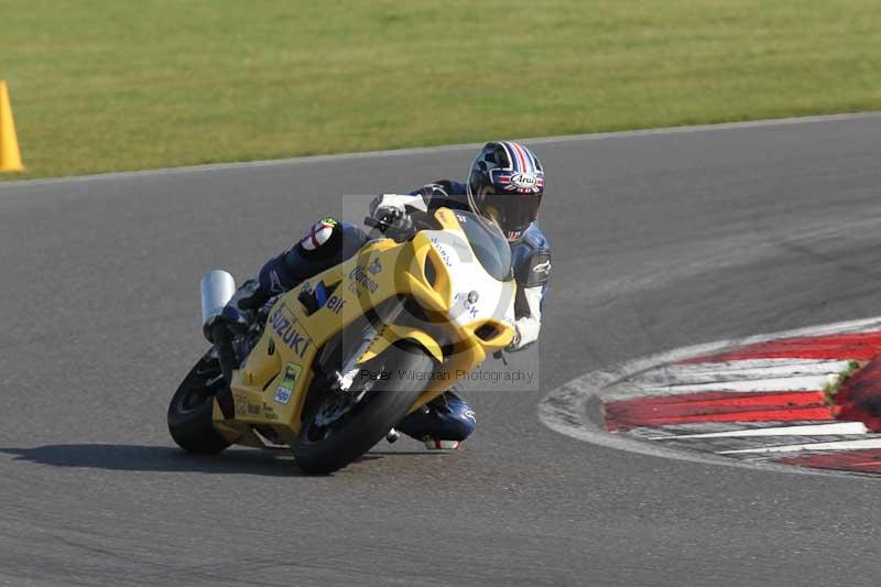 Motorcycle action photographs;Trackday digital images;event digital images;eventdigitalimages;no limits trackday;peter wileman photography;snetterton;snetterton circuit norfolk;snetterton photographs;trackday;trackday photos