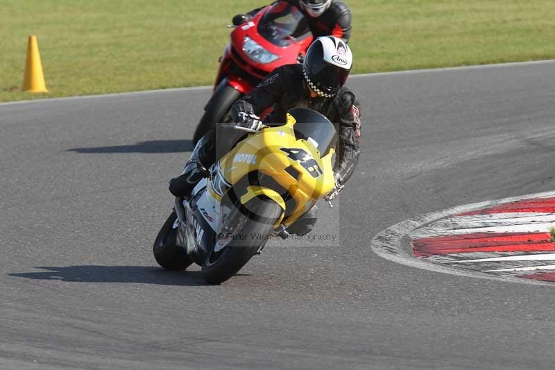 Motorcycle action photographs;Trackday digital images;event digital images;eventdigitalimages;no limits trackday;peter wileman photography;snetterton;snetterton circuit norfolk;snetterton photographs;trackday;trackday photos