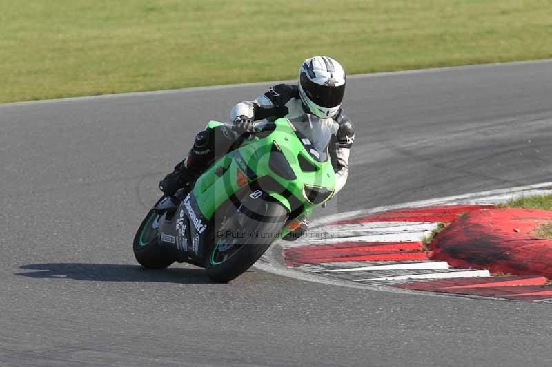 Motorcycle action photographs;Trackday digital images;event digital images;eventdigitalimages;no limits trackday;peter wileman photography;snetterton;snetterton circuit norfolk;snetterton photographs;trackday;trackday photos