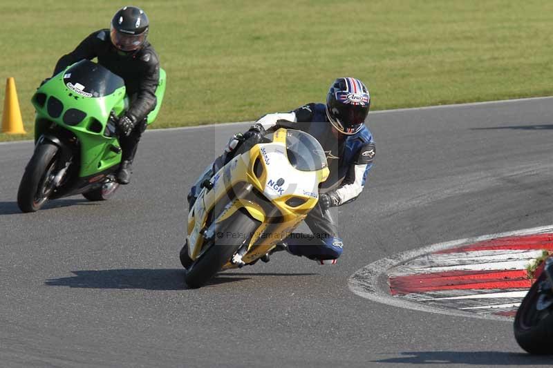 Motorcycle action photographs;Trackday digital images;event digital images;eventdigitalimages;no limits trackday;peter wileman photography;snetterton;snetterton circuit norfolk;snetterton photographs;trackday;trackday photos