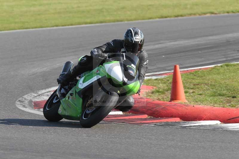 Motorcycle action photographs;Trackday digital images;event digital images;eventdigitalimages;no limits trackday;peter wileman photography;snetterton;snetterton circuit norfolk;snetterton photographs;trackday;trackday photos
