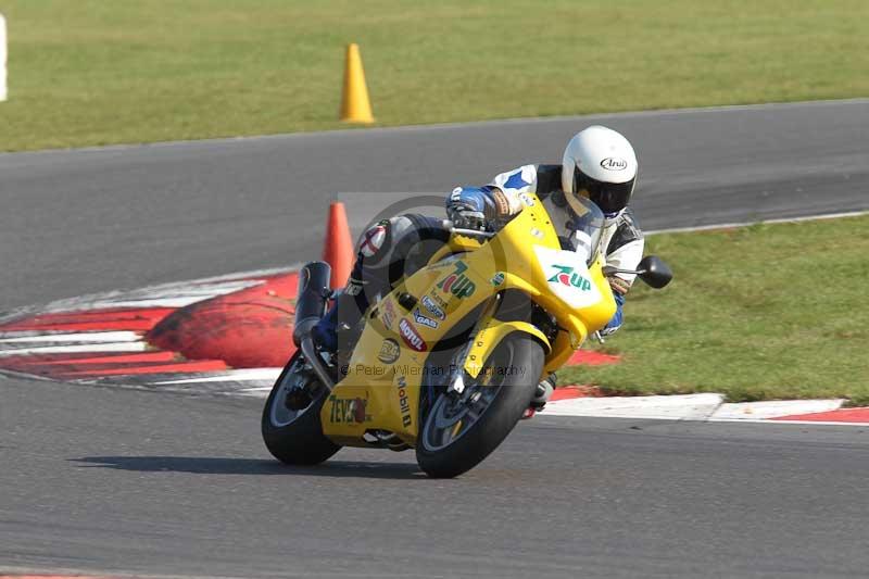 Motorcycle action photographs;Trackday digital images;event digital images;eventdigitalimages;no limits trackday;peter wileman photography;snetterton;snetterton circuit norfolk;snetterton photographs;trackday;trackday photos