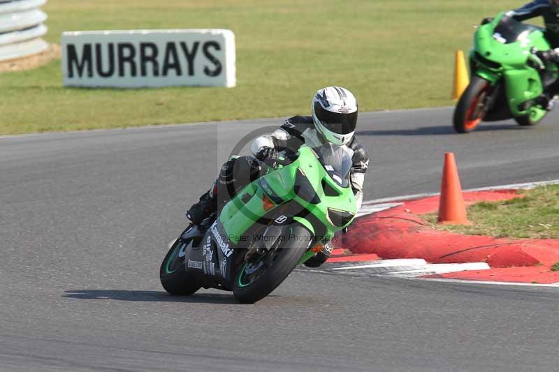Motorcycle action photographs;Trackday digital images;event digital images;eventdigitalimages;no limits trackday;peter wileman photography;snetterton;snetterton circuit norfolk;snetterton photographs;trackday;trackday photos