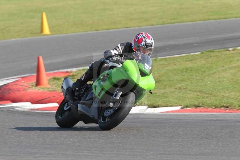 Motorcycle action photographs;Trackday digital images;event digital images;eventdigitalimages;no limits trackday;peter wileman photography;snetterton;snetterton circuit norfolk;snetterton photographs;trackday;trackday photos