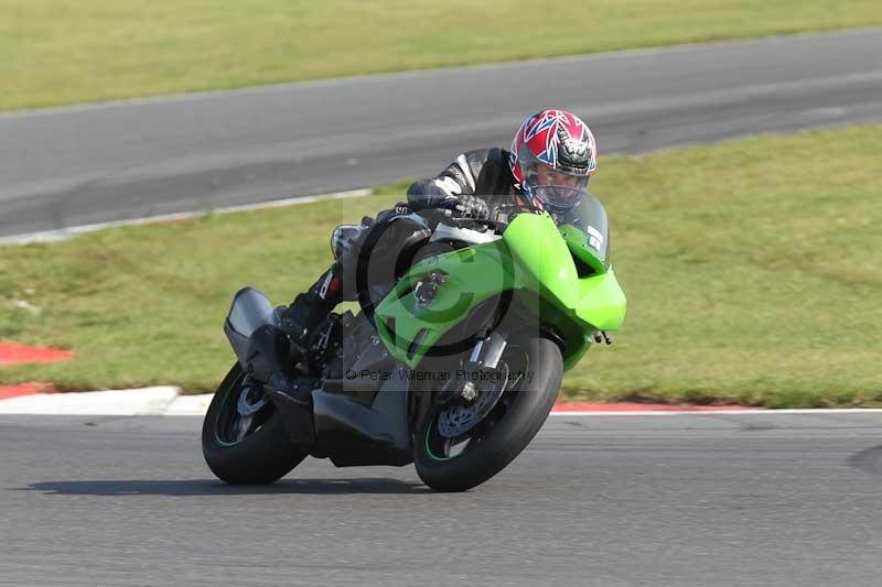Motorcycle action photographs;Trackday digital images;event digital images;eventdigitalimages;no limits trackday;peter wileman photography;snetterton;snetterton circuit norfolk;snetterton photographs;trackday;trackday photos