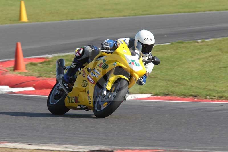 Motorcycle action photographs;Trackday digital images;event digital images;eventdigitalimages;no limits trackday;peter wileman photography;snetterton;snetterton circuit norfolk;snetterton photographs;trackday;trackday photos