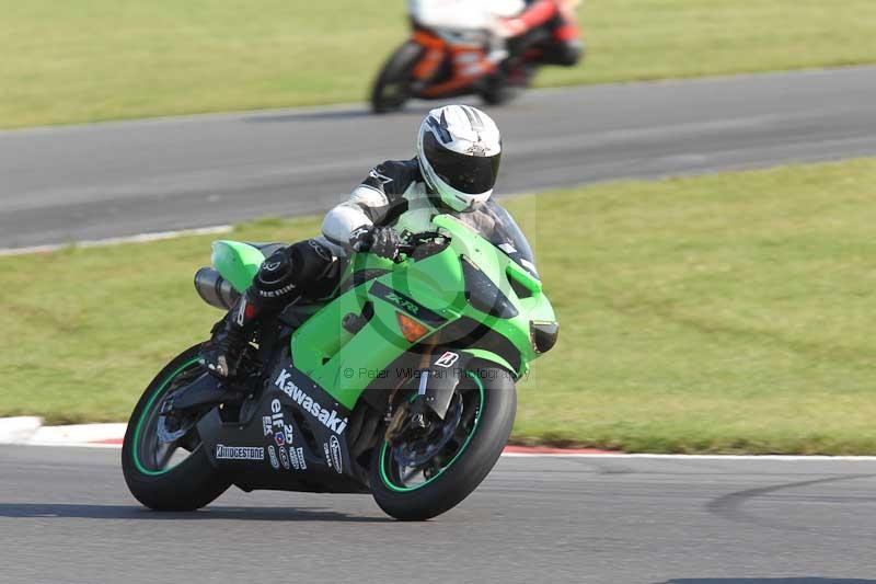 Motorcycle action photographs;Trackday digital images;event digital images;eventdigitalimages;no limits trackday;peter wileman photography;snetterton;snetterton circuit norfolk;snetterton photographs;trackday;trackday photos