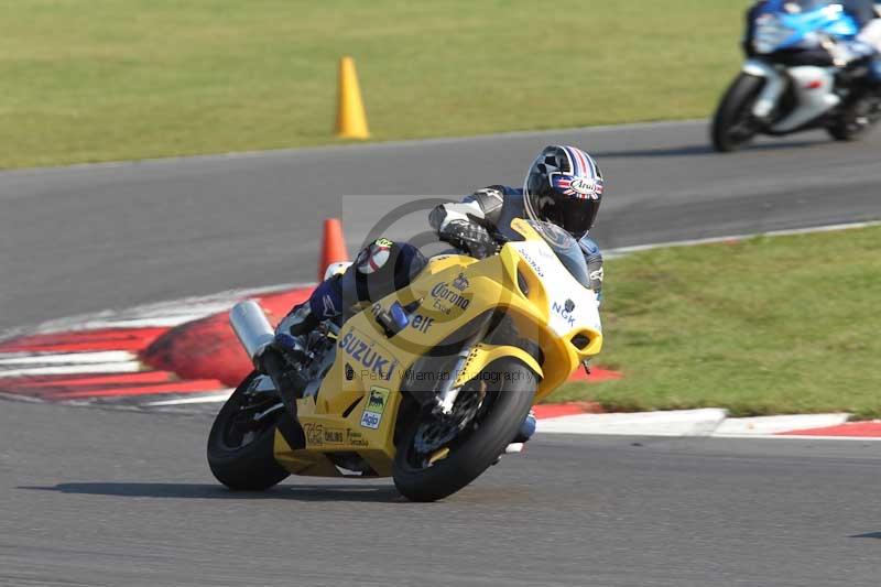 Motorcycle action photographs;Trackday digital images;event digital images;eventdigitalimages;no limits trackday;peter wileman photography;snetterton;snetterton circuit norfolk;snetterton photographs;trackday;trackday photos