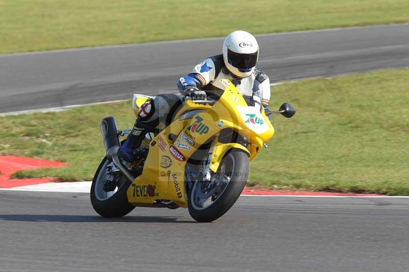 Motorcycle action photographs;Trackday digital images;event digital images;eventdigitalimages;no limits trackday;peter wileman photography;snetterton;snetterton circuit norfolk;snetterton photographs;trackday;trackday photos