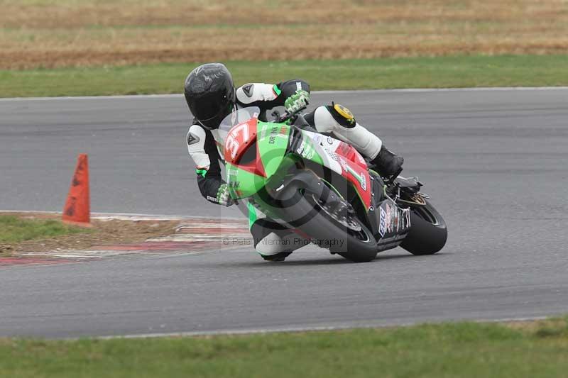 Motorcycle action photographs;Trackday digital images;event digital images;eventdigitalimages;no limits trackday;peter wileman photography;snetterton;snetterton circuit norfolk;snetterton photographs;trackday;trackday photos