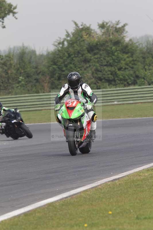 Motorcycle action photographs;Trackday digital images;event digital images;eventdigitalimages;no limits trackday;peter wileman photography;snetterton;snetterton circuit norfolk;snetterton photographs;trackday;trackday photos