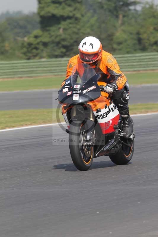 Motorcycle action photographs;Trackday digital images;event digital images;eventdigitalimages;no limits trackday;peter wileman photography;snetterton;snetterton circuit norfolk;snetterton photographs;trackday;trackday photos