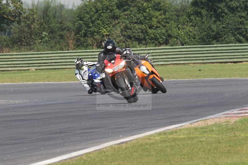 Motorcycle action photographs;Trackday digital images;event digital images;eventdigitalimages;no limits trackday;peter wileman photography;snetterton;snetterton circuit norfolk;snetterton photographs;trackday;trackday photos