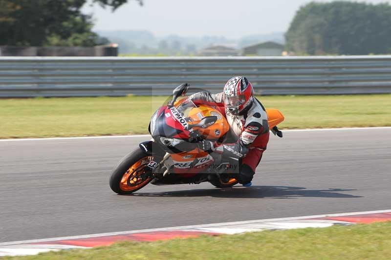 Motorcycle action photographs;Trackday digital images;event digital images;eventdigitalimages;no limits trackday;peter wileman photography;snetterton;snetterton circuit norfolk;snetterton photographs;trackday;trackday photos