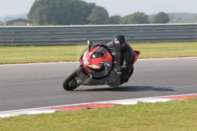 Motorcycle action photographs;Trackday digital images;event digital images;eventdigitalimages;no limits trackday;peter wileman photography;snetterton;snetterton circuit norfolk;snetterton photographs;trackday;trackday photos