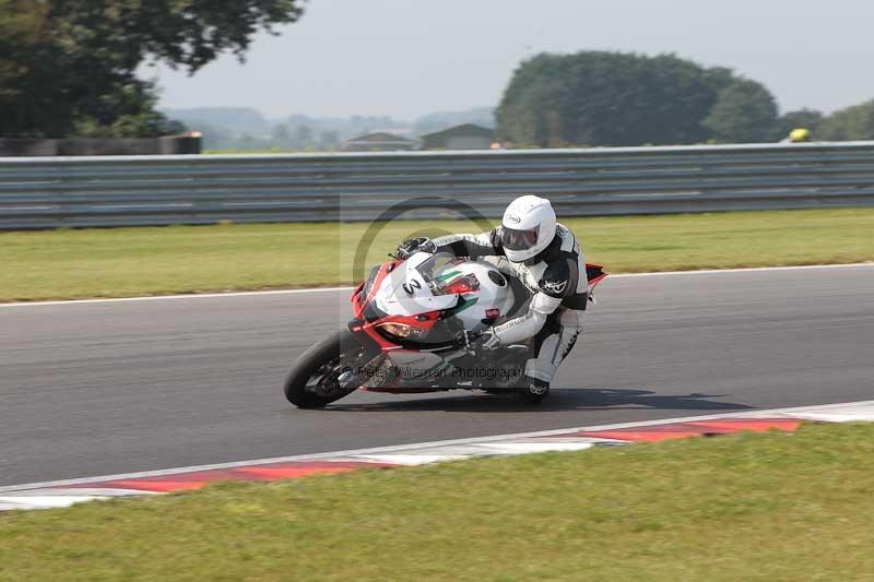 Motorcycle action photographs;Trackday digital images;event digital images;eventdigitalimages;no limits trackday;peter wileman photography;snetterton;snetterton circuit norfolk;snetterton photographs;trackday;trackday photos