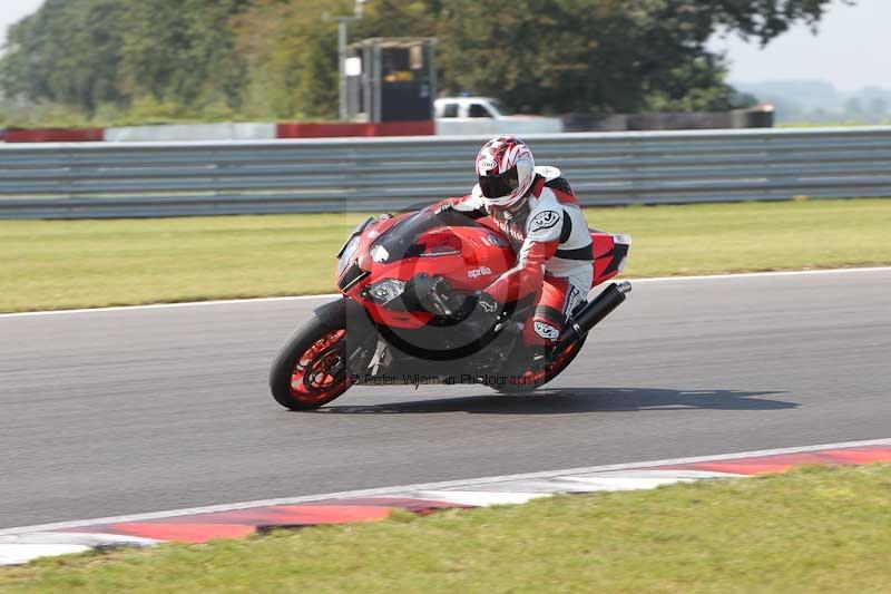 Motorcycle action photographs;Trackday digital images;event digital images;eventdigitalimages;no limits trackday;peter wileman photography;snetterton;snetterton circuit norfolk;snetterton photographs;trackday;trackday photos