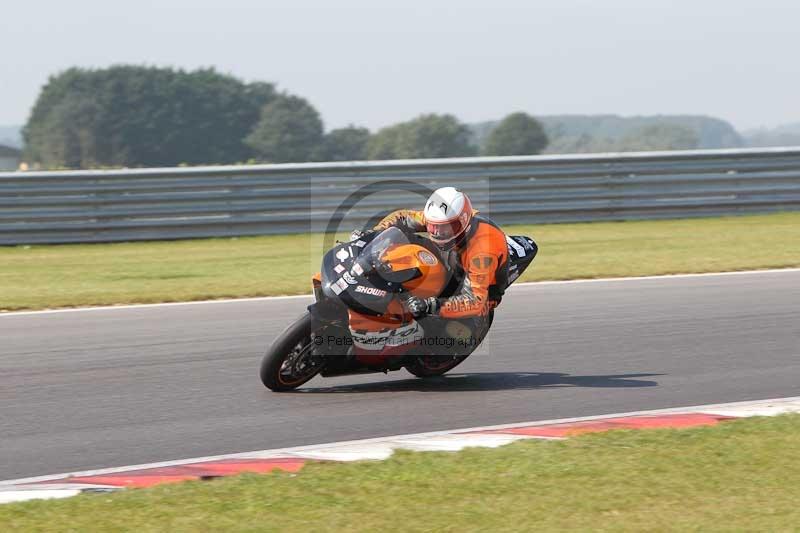 Motorcycle action photographs;Trackday digital images;event digital images;eventdigitalimages;no limits trackday;peter wileman photography;snetterton;snetterton circuit norfolk;snetterton photographs;trackday;trackday photos