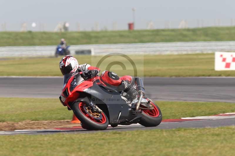 Motorcycle action photographs;Trackday digital images;event digital images;eventdigitalimages;no limits trackday;peter wileman photography;snetterton;snetterton circuit norfolk;snetterton photographs;trackday;trackday photos