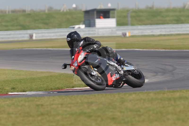 Motorcycle action photographs;Trackday digital images;event digital images;eventdigitalimages;no limits trackday;peter wileman photography;snetterton;snetterton circuit norfolk;snetterton photographs;trackday;trackday photos