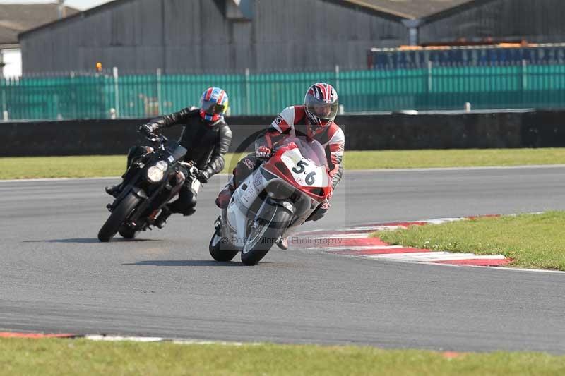 Motorcycle action photographs;Trackday digital images;event digital images;eventdigitalimages;no limits trackday;peter wileman photography;snetterton;snetterton circuit norfolk;snetterton photographs;trackday;trackday photos