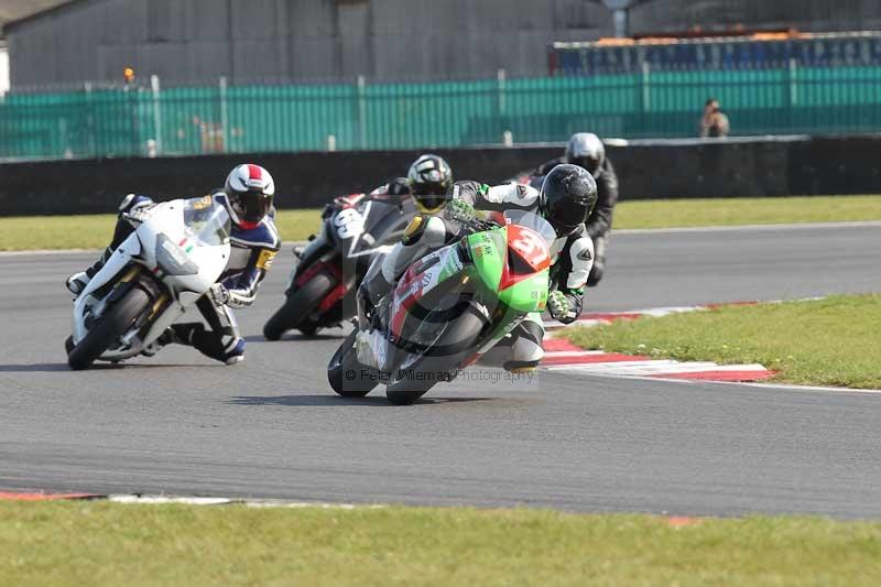 Motorcycle action photographs;Trackday digital images;event digital images;eventdigitalimages;no limits trackday;peter wileman photography;snetterton;snetterton circuit norfolk;snetterton photographs;trackday;trackday photos