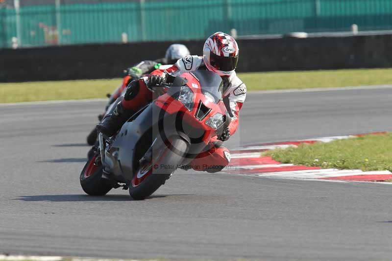 Motorcycle action photographs;Trackday digital images;event digital images;eventdigitalimages;no limits trackday;peter wileman photography;snetterton;snetterton circuit norfolk;snetterton photographs;trackday;trackday photos