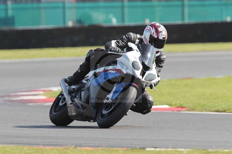 Motorcycle action photographs;Trackday digital images;event digital images;eventdigitalimages;no limits trackday;peter wileman photography;snetterton;snetterton circuit norfolk;snetterton photographs;trackday;trackday photos